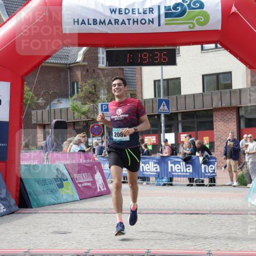 10.05.2026 - 8. Wedeler Halbmarathon Yannick Fuchs http://msf.ph/oto/9699973 10.05.2026 11:19:35 Ziel 2082 meine-sportfotos.de