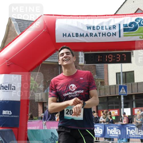 10.05.2026 - 8. Wedeler Halbmarathon Yannick Fuchs http://msf.ph/oto/9699975 10.05.2026 11:19:36 Ziel 2082 meine-sportfotos.de