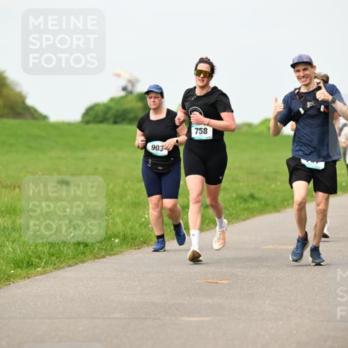 10.05.2026 - 8. Wedeler Halbmarathon Dr. Thomas Lammeyer http://msf.ph/oto/9700000 10.05.2026 11:38:50 Laufen 903, 758 meine-sportfotos.de