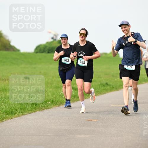 10.05.2026 - 8. Wedeler Halbmarathon Dr. Thomas Lammeyer http://msf.ph/oto/9700002 10.05.2026 11:38:50 Laufen 757, 903, 758, 831 meine-sportfotos.de