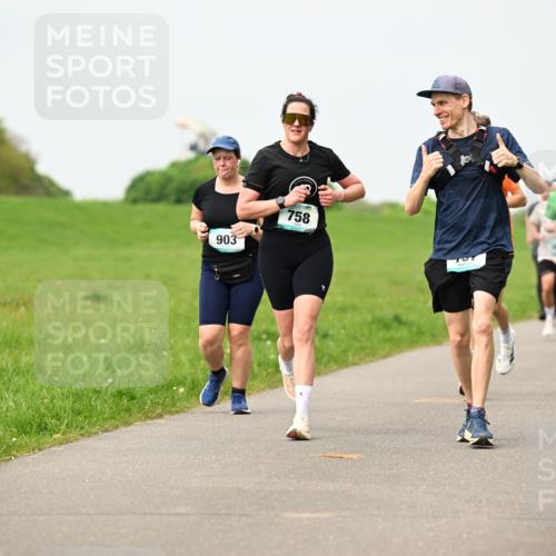 10.05.2026 - 8. Wedeler Halbmarathon Dr. Thomas Lammeyer http://msf.ph/oto/9700005 10.05.2026 11:38:50 Laufen 903, 758, 707, 431 meine-sportfotos.de