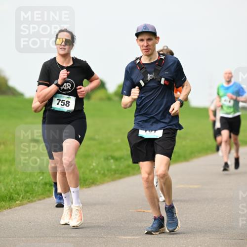 10.05.2026 - 8. Wedeler Halbmarathon Dr. Thomas Lammeyer http://msf.ph/oto/9700014 10.05.2026 11:38:52 Laufen 758 meine-sportfotos.de