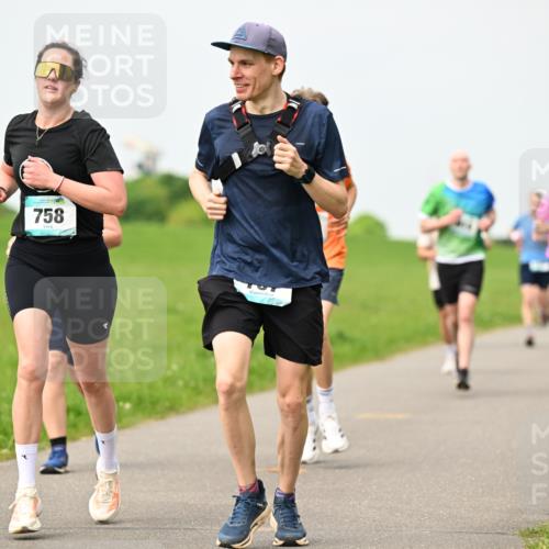 10.05.2026 - 8. Wedeler Halbmarathon Dr. Thomas Lammeyer http://msf.ph/oto/9700019 10.05.2026 11:38:52 Laufen 758 meine-sportfotos.de