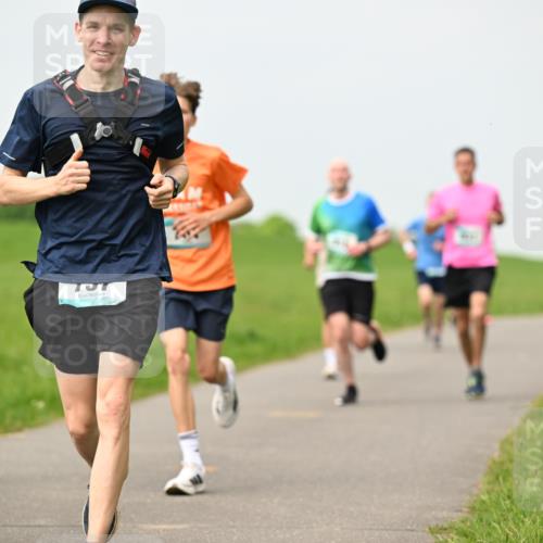 10.05.2026 - 8. Wedeler Halbmarathon Dr. Thomas Lammeyer http://msf.ph/oto/9700026 10.05.2026 11:38:52 Laufen 758 meine-sportfotos.de