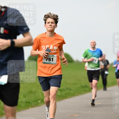 10.05.2026 - 8. Wedeler Halbmarathon Dr. Thomas Lammeyer http://msf.ph/oto/9700030 10.05.2026 11:38:54 Laufen 903, 757, 761 meine-sportfotos.de