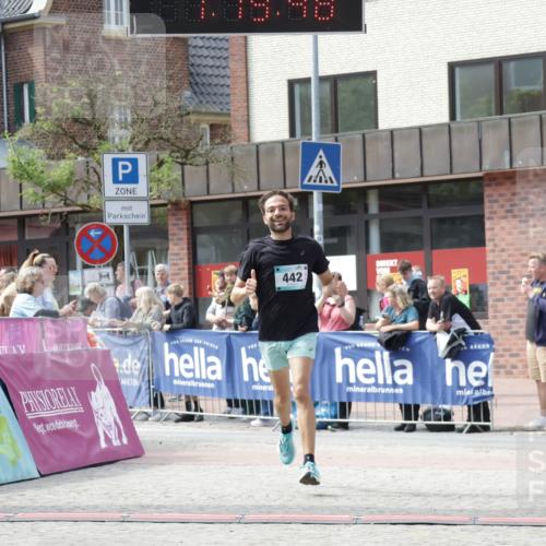 10.05.2026 - 8. Wedeler Halbmarathon Yannick Fuchs http://msf.ph/oto/9700044 10.05.2026 11:19:47 Ziel 279, 442, 2025 meine-sportfotos.de