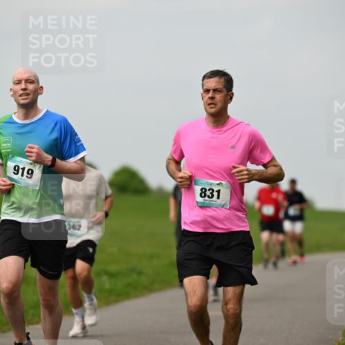 10.05.2026 - 8. Wedeler Halbmarathon Dr. Thomas Lammeyer http://msf.ph/oto/9700056 10.05.2026 11:38:56 Laufen 919, 362, 831 meine-sportfotos.de