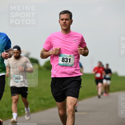 10.05.2026 - 8. Wedeler Halbmarathon Dr. Thomas Lammeyer http://msf.ph/oto/9700061 10.05.2026 11:38:57 Laufen 919, 362, 831 meine-sportfotos.de