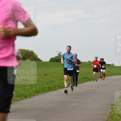 10.05.2026 - 8. Wedeler Halbmarathon Dr. Thomas Lammeyer http://msf.ph/oto/9700072 10.05.2026 11:38:58 Laufen 831, 2234, 249, 710 meine-sportfotos.de
