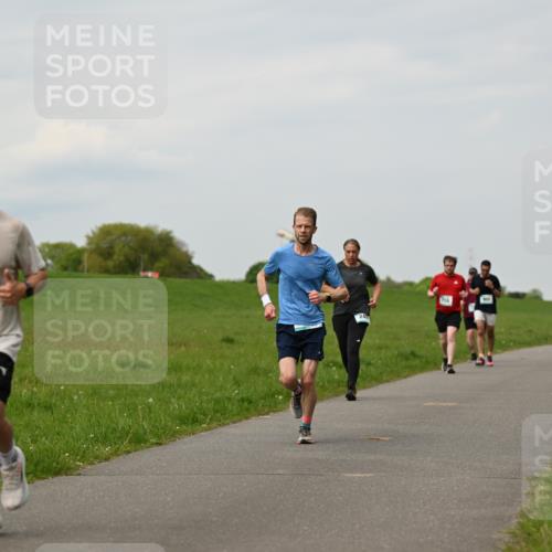 10.05.2026 - 8. Wedeler Halbmarathon Dr. Thomas Lammeyer http://msf.ph/oto/9700079 10.05.2026 11:38:59 Laufen 362, 390 meine-sportfotos.de