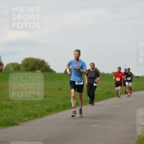 10.05.2026 - 8. Wedeler Halbmarathon Dr. Thomas Lammeyer http://msf.ph/oto/9700081 10.05.2026 11:38:59 Laufen 362, 2234 meine-sportfotos.de