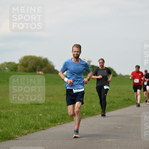 10.05.2026 - 8. Wedeler Halbmarathon Dr. Thomas Lammeyer http://msf.ph/oto/9700087 10.05.2026 11:39:00 Laufen  meine-sportfotos.de