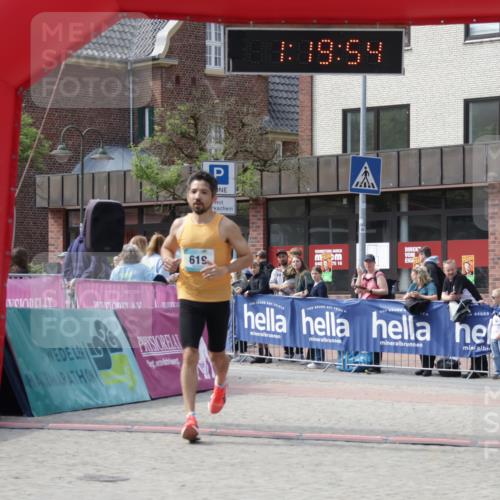 10.05.2026 - 8. Wedeler Halbmarathon Yannick Fuchs http://msf.ph/oto/9700088 10.05.2026 11:19:53 Ziel 442, 619 meine-sportfotos.de