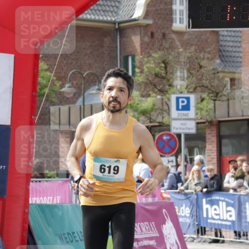 10.05.2026 - 8. Wedeler Halbmarathon Yannick Fuchs http://msf.ph/oto/9700096 10.05.2026 11:19:55 Ziel 619 meine-sportfotos.de