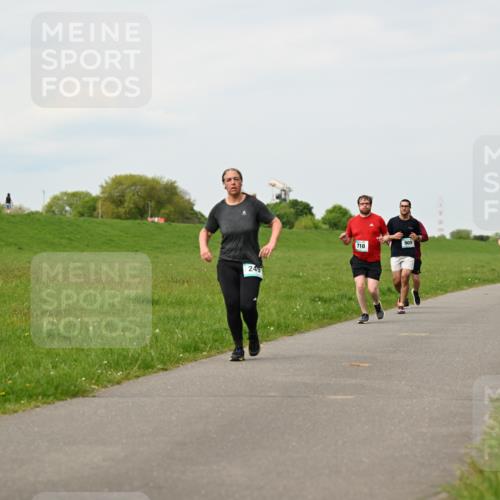 10.05.2026 - 8. Wedeler Halbmarathon Dr. Thomas Lammeyer http://msf.ph/oto/9700102 10.05.2026 11:39:02 Laufen 2239, 249, 710, 905 meine-sportfotos.de