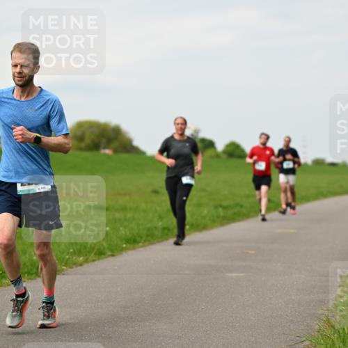 10.05.2026 - 8. Wedeler Halbmarathon Dr. Thomas Lammeyer http://msf.ph/oto/9700103 10.05.2026 11:39:01 Laufen 105 meine-sportfotos.de