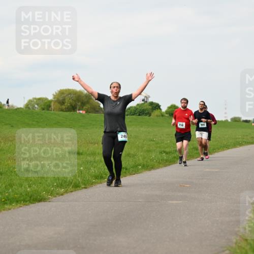 10.05.2026 - 8. Wedeler Halbmarathon Dr. Thomas Lammeyer http://msf.ph/oto/9700109 10.05.2026 11:39:02 Laufen 249, 710 meine-sportfotos.de