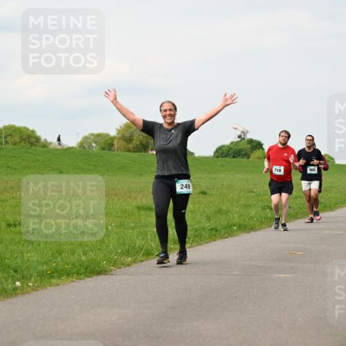 10.05.2026 - 8. Wedeler Halbmarathon Dr. Thomas Lammeyer http://msf.ph/oto/9700117 10.05.2026 11:39:03 Laufen 249, 710, 905 meine-sportfotos.de