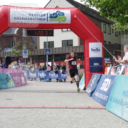 10.05.2026 - 8. Wedeler Halbmarathon Yannick Fuchs http://msf.ph/oto/9700118 10.05.2026 11:20:31 Ziel 788 meine-sportfotos.de