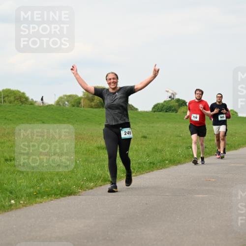 10.05.2026 - 8. Wedeler Halbmarathon Dr. Thomas Lammeyer http://msf.ph/oto/9700119 10.05.2026 11:39:03 Laufen 249, 710, 905 meine-sportfotos.de