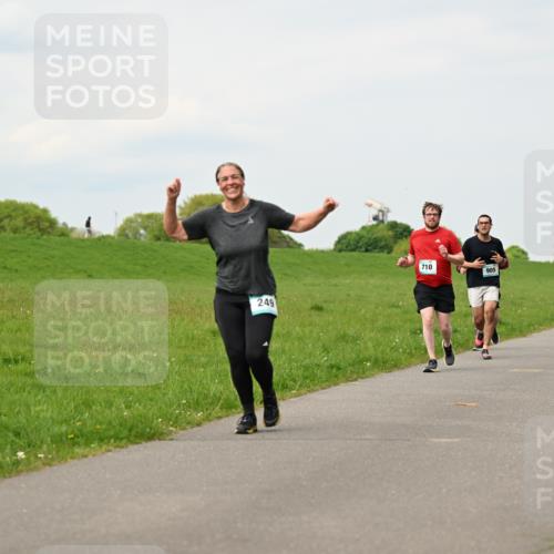 10.05.2026 - 8. Wedeler Halbmarathon Dr. Thomas Lammeyer http://msf.ph/oto/9700120 10.05.2026 11:39:03 Laufen 249, 710, 905 meine-sportfotos.de