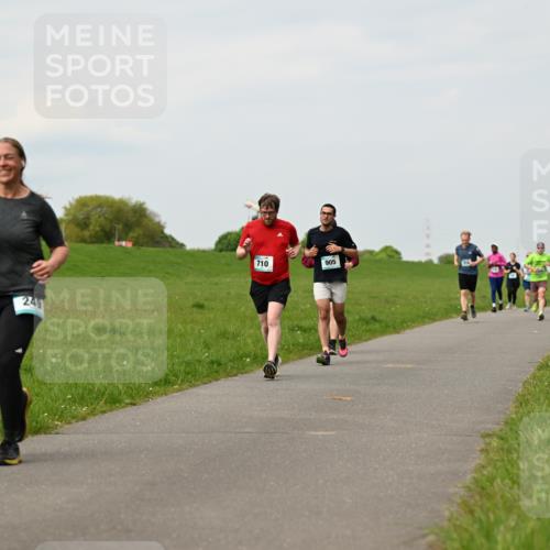 10.05.2026 - 8. Wedeler Halbmarathon Dr. Thomas Lammeyer http://msf.ph/oto/9700129 10.05.2026 11:39:04 Laufen 710 meine-sportfotos.de