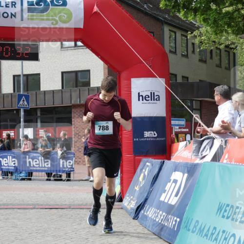 10.05.2026 - 8. Wedeler Halbmarathon Yannick Fuchs http://msf.ph/oto/9700130 10.05.2026 11:20:32 Ziel 788 meine-sportfotos.de