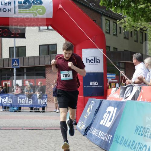 10.05.2026 - 8. Wedeler Halbmarathon Yannick Fuchs http://msf.ph/oto/9700132 10.05.2026 11:20:32 Ziel 788 meine-sportfotos.de
