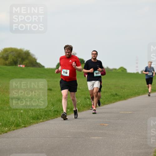 10.05.2026 - 8. Wedeler Halbmarathon Dr. Thomas Lammeyer http://msf.ph/oto/9700133 10.05.2026 11:39:04 Laufen 710, 905 meine-sportfotos.de