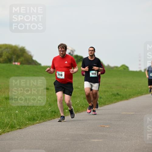 10.05.2026 - 8. Wedeler Halbmarathon Dr. Thomas Lammeyer http://msf.ph/oto/9700136 10.05.2026 11:39:05 Laufen 905, 710 meine-sportfotos.de