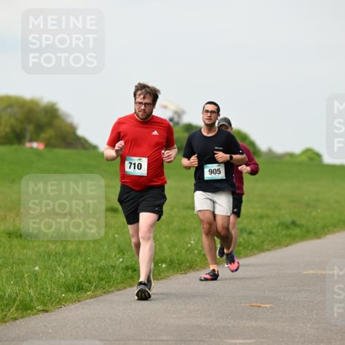 10.05.2026 - 8. Wedeler Halbmarathon Dr. Thomas Lammeyer http://msf.ph/oto/9700137 10.05.2026 11:39:05 Laufen 710, 905 meine-sportfotos.de