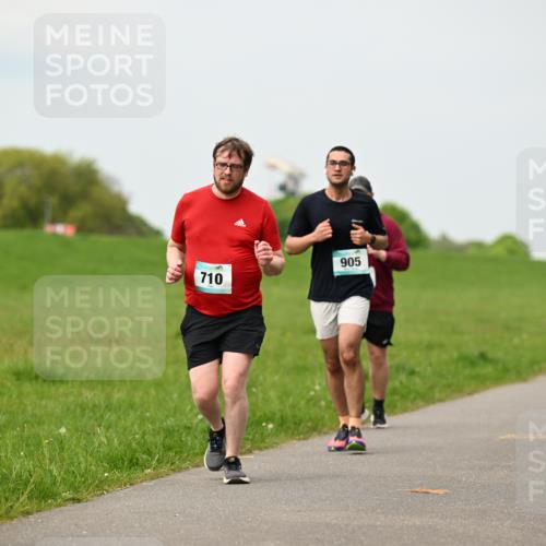 10.05.2026 - 8. Wedeler Halbmarathon Dr. Thomas Lammeyer http://msf.ph/oto/9700139 10.05.2026 11:39:05 Laufen 710, 905 meine-sportfotos.de