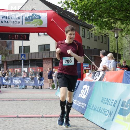 10.05.2026 - 8. Wedeler Halbmarathon Yannick Fuchs http://msf.ph/oto/9700143 10.05.2026 11:20:33 Ziel 788 meine-sportfotos.de