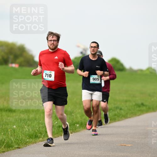 10.05.2026 - 8. Wedeler Halbmarathon Dr. Thomas Lammeyer http://msf.ph/oto/9700144 10.05.2026 11:39:05 Laufen 710, 905 meine-sportfotos.de