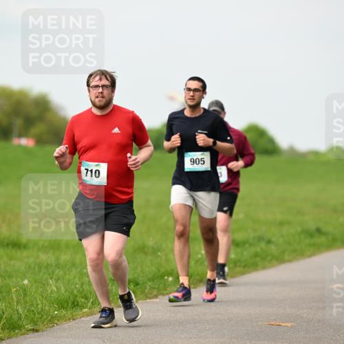 10.05.2026 - 8. Wedeler Halbmarathon Dr. Thomas Lammeyer http://msf.ph/oto/9700145 10.05.2026 11:39:05 Laufen 710, 905 meine-sportfotos.de