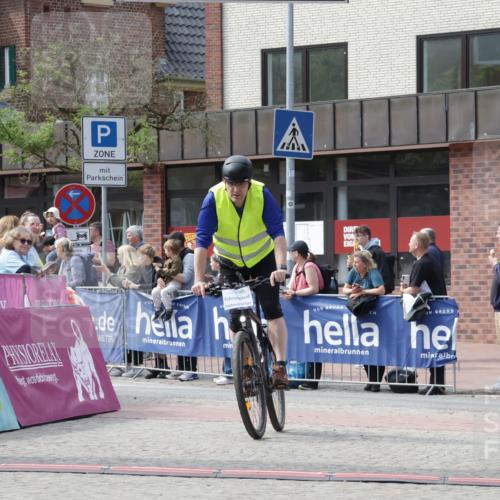 10.05.2026 - 8. Wedeler Halbmarathon Yannick Fuchs http://msf.ph/oto/9700148 10.05.2026 11:20:34 Ziel 788, 791 meine-sportfotos.de