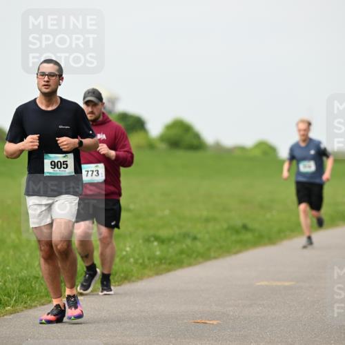 10.05.2026 - 8. Wedeler Halbmarathon Dr. Thomas Lammeyer http://msf.ph/oto/9700152 10.05.2026 11:39:06 Laufen 710, 905, 773 meine-sportfotos.de