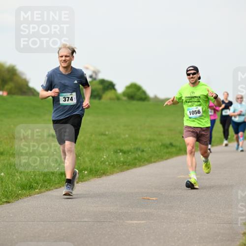 10.05.2026 - 8. Wedeler Halbmarathon Dr. Thomas Lammeyer http://msf.ph/oto/9700184 10.05.2026 11:39:11 Laufen 374, 1056 meine-sportfotos.de