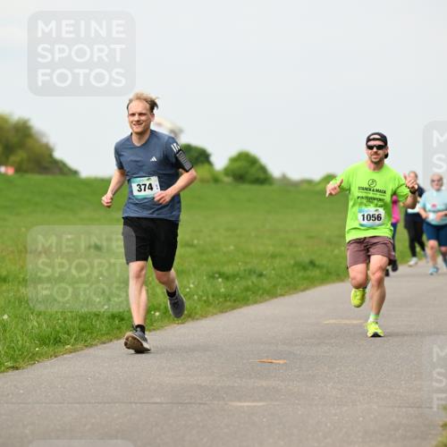 10.05.2026 - 8. Wedeler Halbmarathon Dr. Thomas Lammeyer http://msf.ph/oto/9700186 10.05.2026 11:39:11 Laufen 374, 1056 meine-sportfotos.de