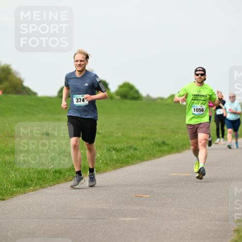 10.05.2026 - 8. Wedeler Halbmarathon Dr. Thomas Lammeyer http://msf.ph/oto/9700187 10.05.2026 11:39:11 Laufen 374, 1056 meine-sportfotos.de