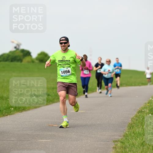 10.05.2026 - 8. Wedeler Halbmarathon Dr. Thomas Lammeyer http://msf.ph/oto/9700195 10.05.2026 11:39:12 Laufen 374, 1056 meine-sportfotos.de