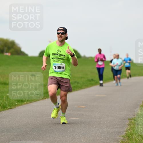 10.05.2026 - 8. Wedeler Halbmarathon Dr. Thomas Lammeyer http://msf.ph/oto/9700210 10.05.2026 11:39:13 Laufen 1056 meine-sportfotos.de