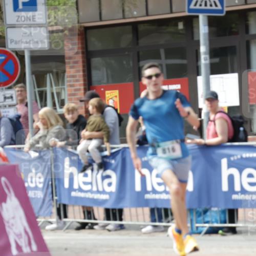 10.05.2026 - 8. Wedeler Halbmarathon Yannick Fuchs http://msf.ph/oto/9700222 10.05.2026 11:20:56 Ziel 816 meine-sportfotos.de