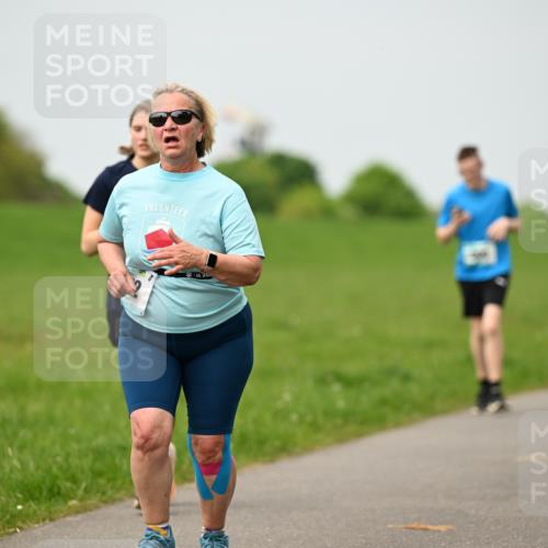 10.05.2026 - 8. Wedeler Halbmarathon Dr. Thomas Lammeyer http://msf.ph/oto/9700287 10.05.2026 11:39:21 Laufen  meine-sportfotos.de