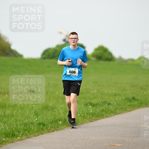 10.05.2026 - 8. Wedeler Halbmarathon Dr. Thomas Lammeyer http://msf.ph/oto/9700299 10.05.2026 11:39:24 Laufen 606 meine-sportfotos.de