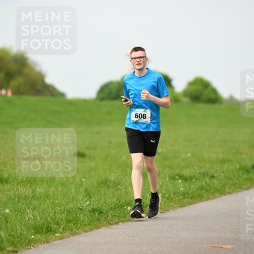 10.05.2026 - 8. Wedeler Halbmarathon Dr. Thomas Lammeyer http://msf.ph/oto/9700304 10.05.2026 11:39:25 Laufen 606 meine-sportfotos.de