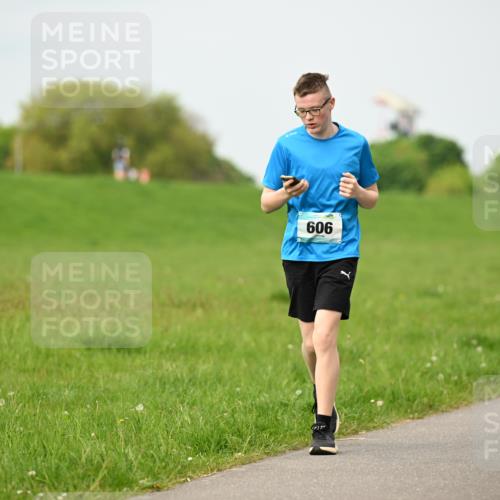 10.05.2026 - 8. Wedeler Halbmarathon Dr. Thomas Lammeyer http://msf.ph/oto/9700317 10.05.2026 11:39:26 Laufen 606 meine-sportfotos.de
