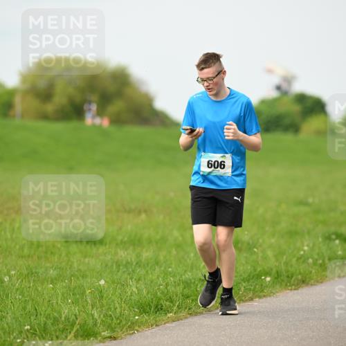 10.05.2026 - 8. Wedeler Halbmarathon Dr. Thomas Lammeyer http://msf.ph/oto/9700319 10.05.2026 11:39:26 Laufen 606 meine-sportfotos.de