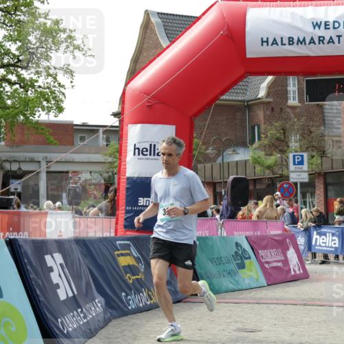 10.05.2026 - 8. Wedeler Halbmarathon Yannick Fuchs http://msf.ph/oto/9700323 10.05.2026 11:21:27 Ziel 339 meine-sportfotos.de
