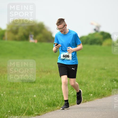 10.05.2026 - 8. Wedeler Halbmarathon Dr. Thomas Lammeyer http://msf.ph/oto/9700324 10.05.2026 11:39:26 Laufen 909 meine-sportfotos.de